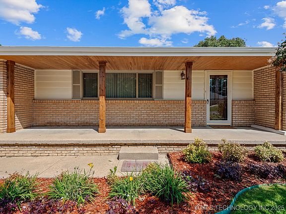3rd image of 3704 SE Velma Dr