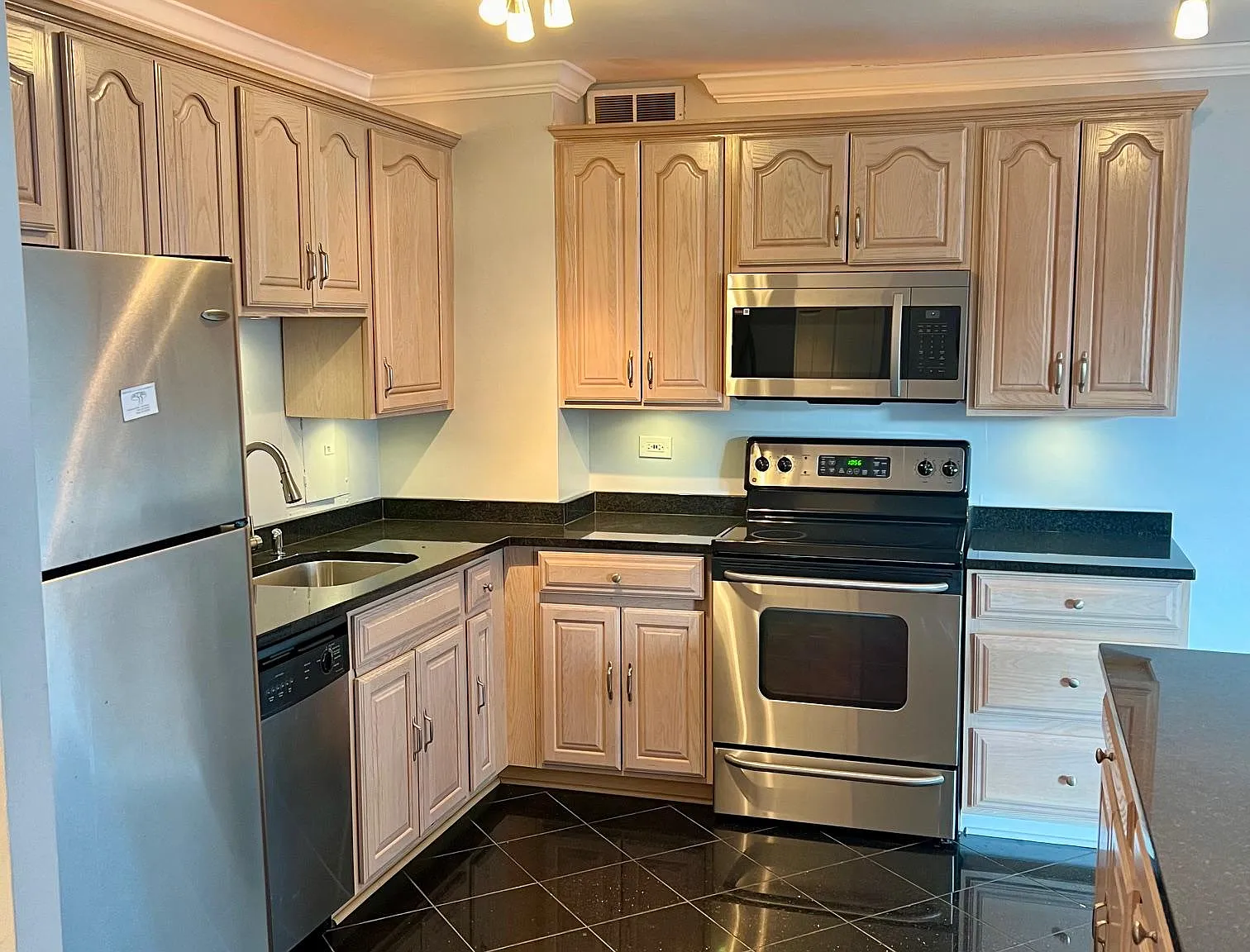 1 bed, 800 sqft, $2,250 — Photo 1