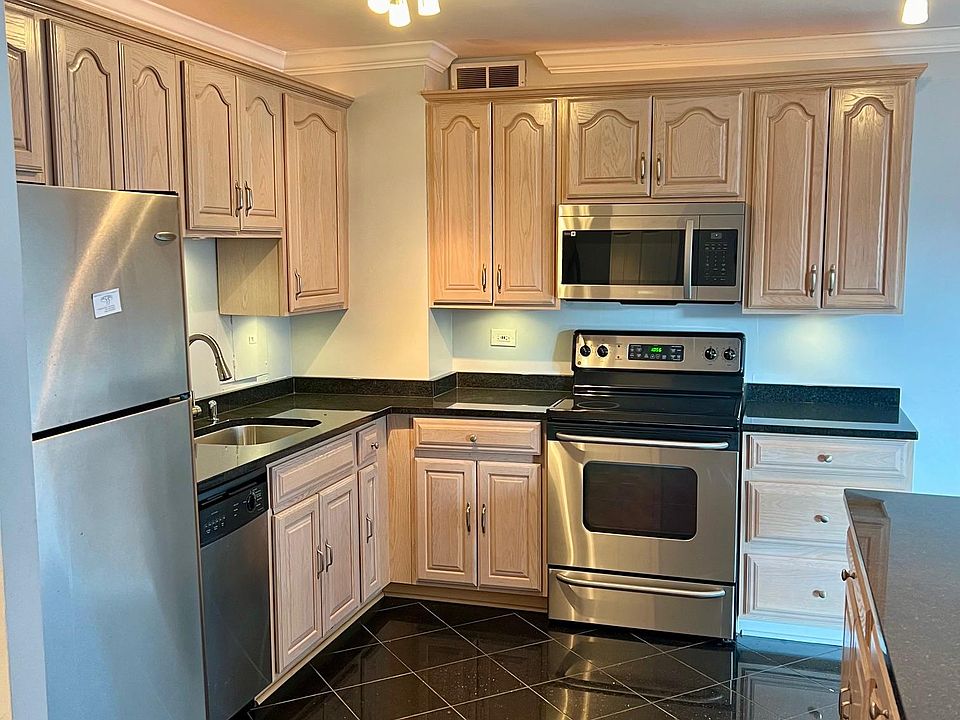 1st image of 33 E Cedar St