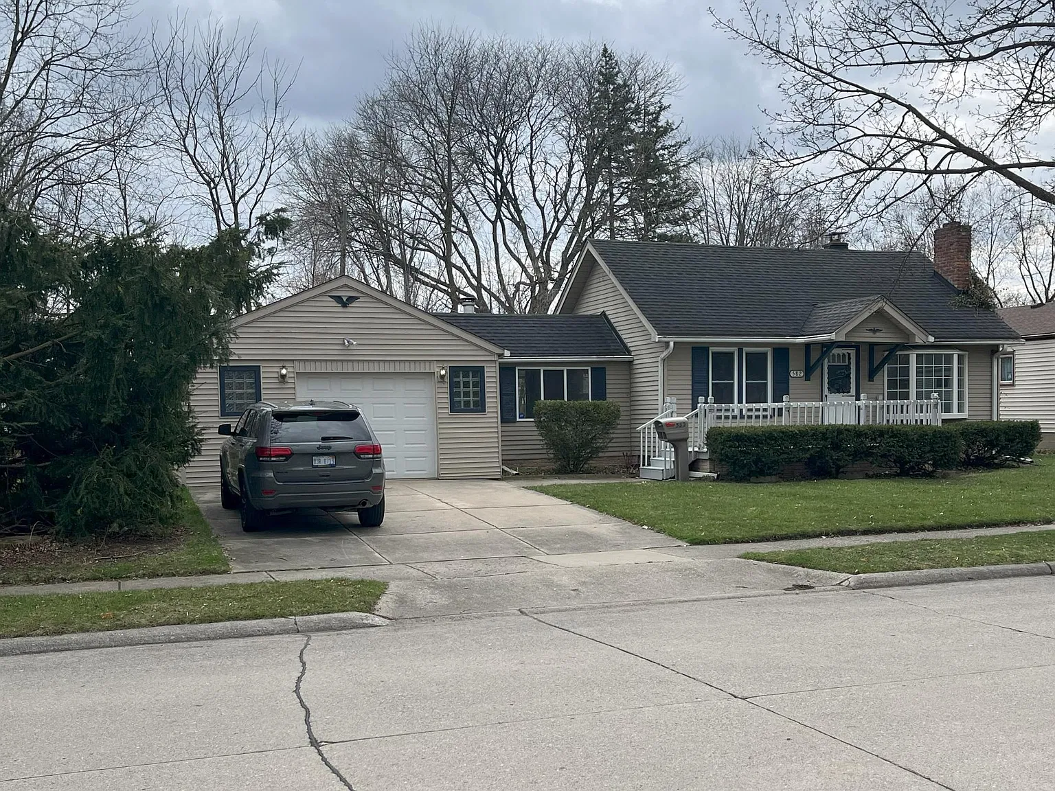 2 bed, 1000 sqft, $1,900 — Photo 1