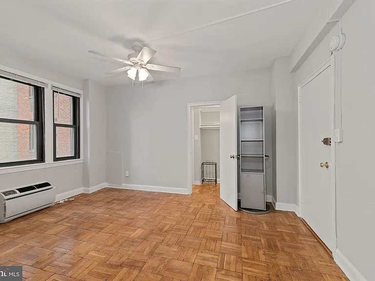 1010 25th St NW #208 — Photo 8