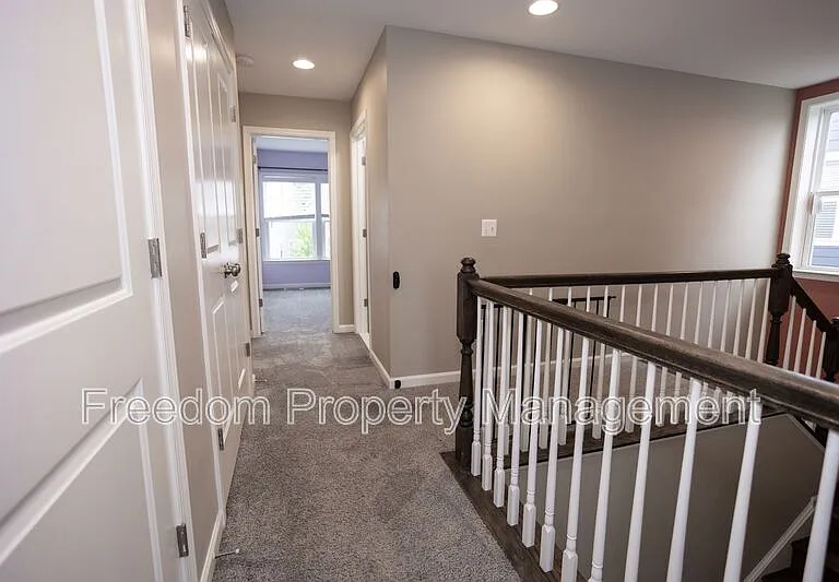 2425 Morgans Point Dr — Photo 32