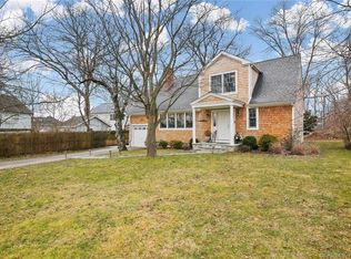39 Beach View Dr, Stamford, CT 06902
