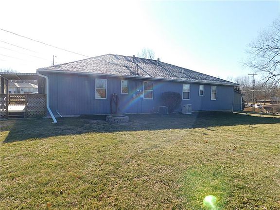 3rd image of 2404 Pearson Cir