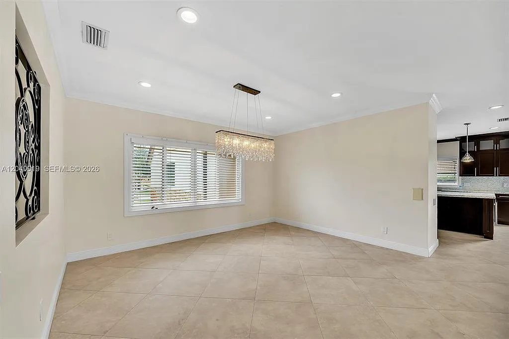 4 bed, 3.0 bath, 2882 sqft, $9,000 — Photo 3