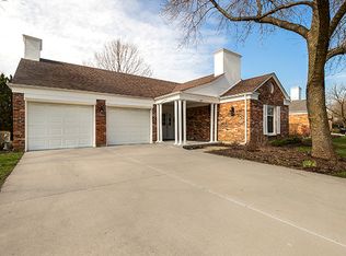 107 Rivershire Ln, Lincolnshire, IL 60069