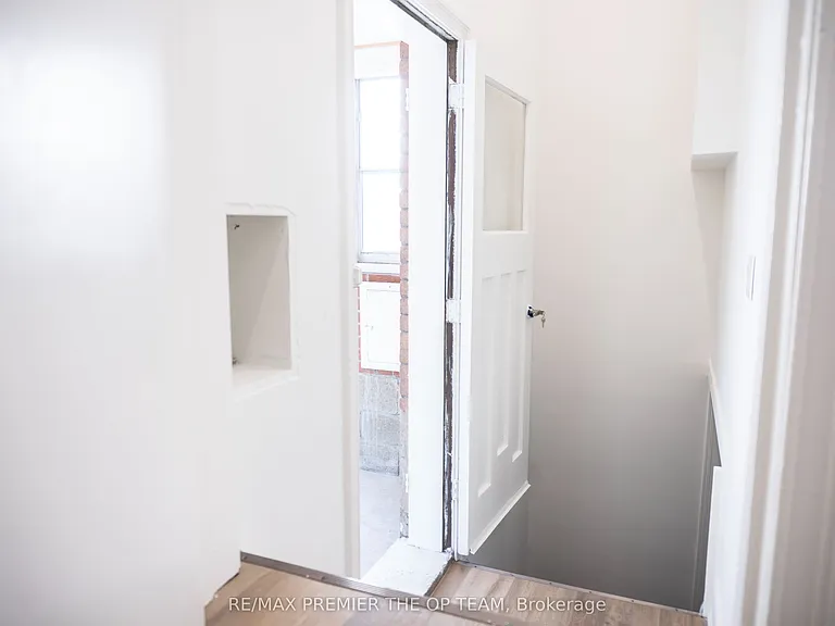 148 Martin Grove Rd #UPPER — Photo 16