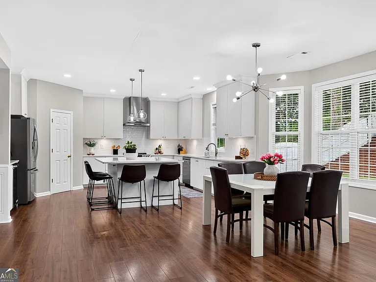 323 Revolution Dr — Photo 13