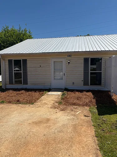 1302 Phyllis Dr #B Photo 1