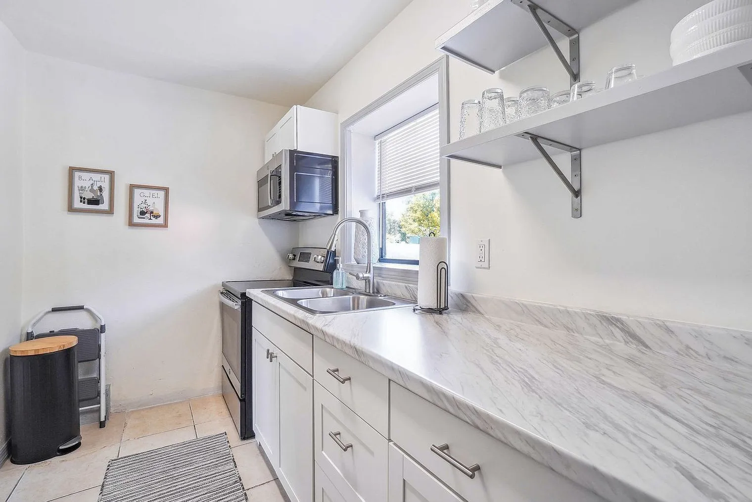2 bed, 1.0 bath, 882 sqft, $2,499 — Photo 4