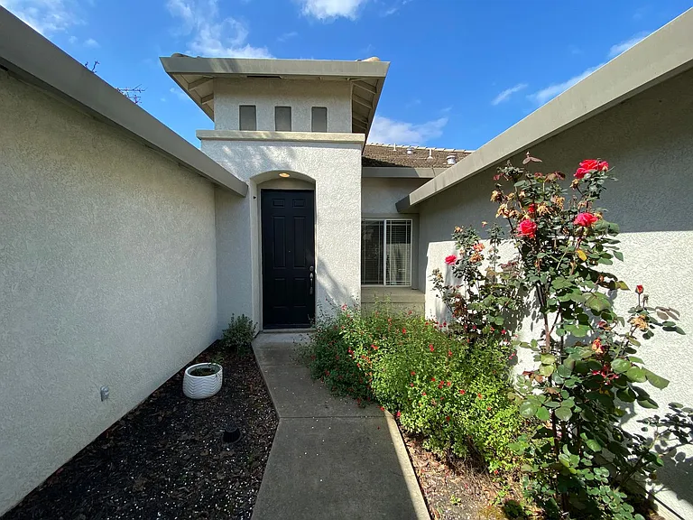 9748 Roedell Way — Photo 2
