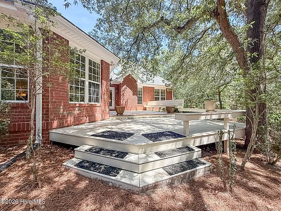 5th image of 150 Diamondhead Drive S