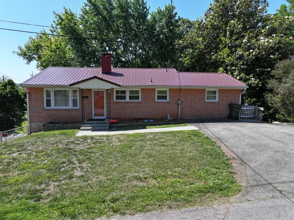 101 Hill St, Stuart, VA 24171
