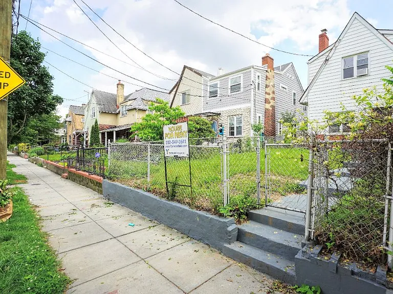 1907 Otis St NE — Photo 7