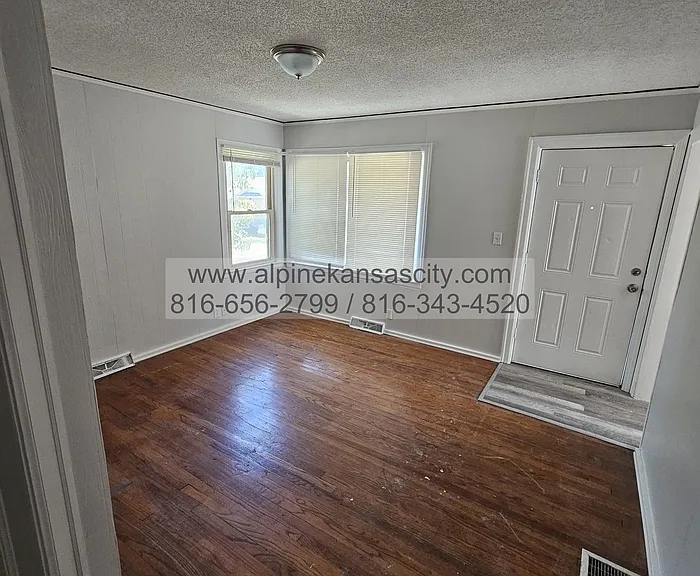 1600 Cypress Ave — Photo 2