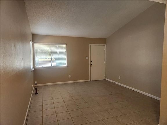 4th image of 1502 W Braker Ln #A4