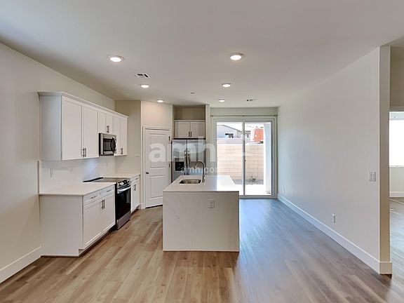 4th image of 513 Silverbell Falls Pl