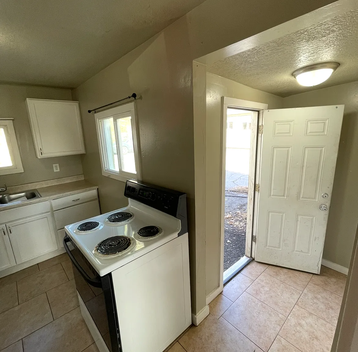 2742 Adams Ave — Photo 2