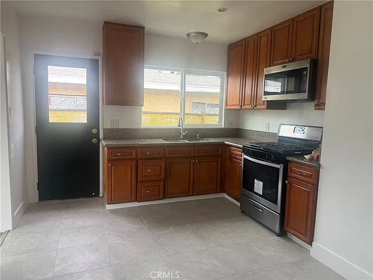 11922 Hopland St — Photo 4