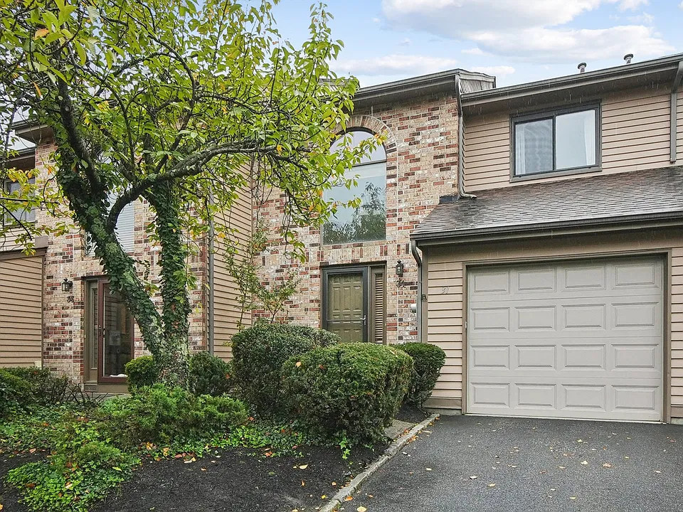 31 Castle Ridge Dr