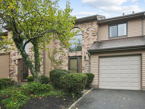 31 Castle Ridge Dr, East Hanover, NJ 07936