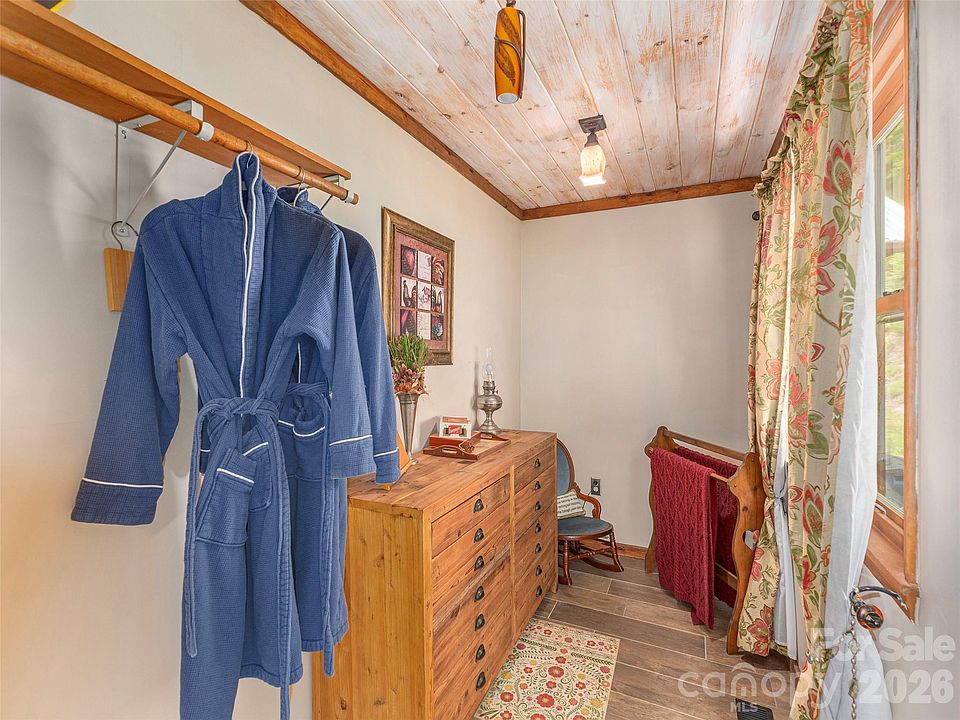 19th image of 461 Ferguson Cove Loop