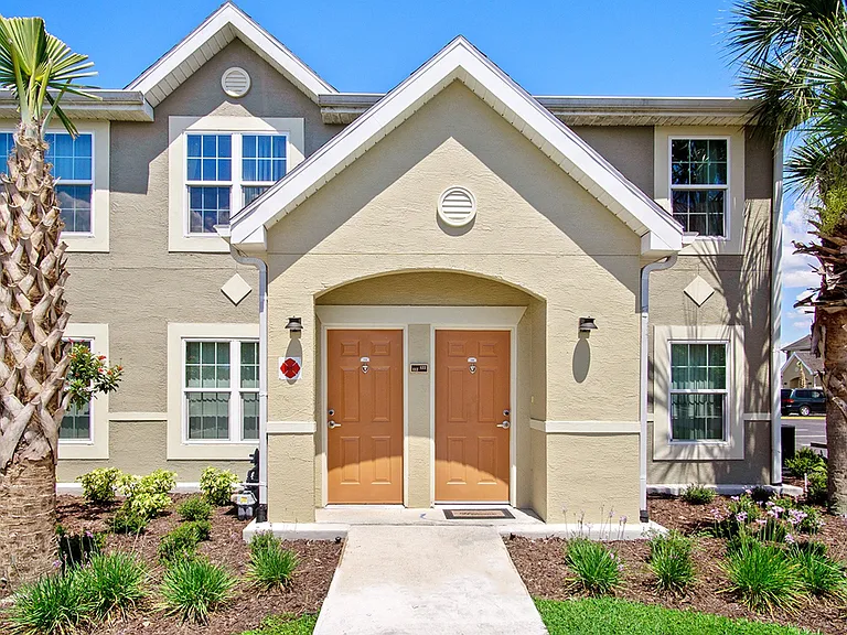 Seven Palms Apartments — Photo 17
