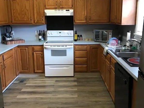 124 Farmstead Ln, Mooresville, NC 28117