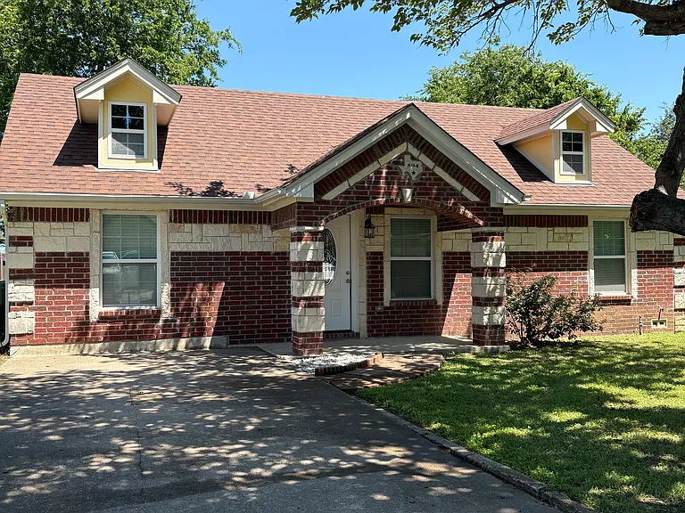 804 Clyde St — Photo 1