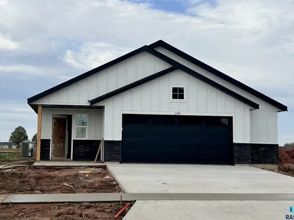 249 Thelma Ave, Harrisburg, SD 57032