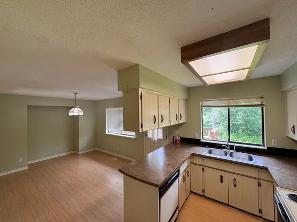 8839 156a St, Surrey, BC V4N 2Y2