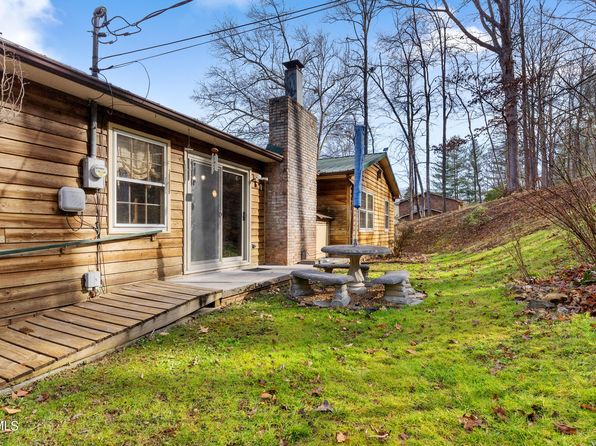 1628 Valleyview Dr, Big Stone Gap, VA 24219