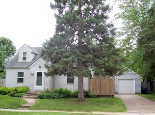 744 Jackson St, Anoka, MN 55303