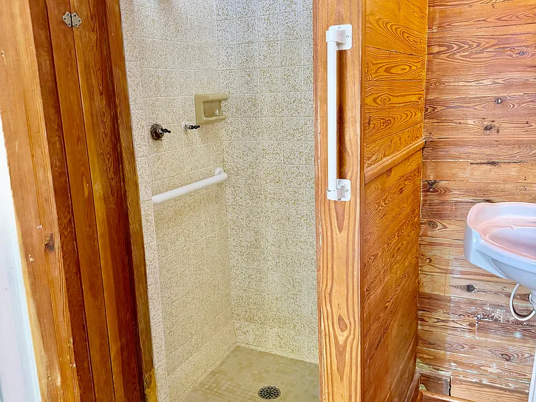 1224 Seminary St #1 — Photo 8
