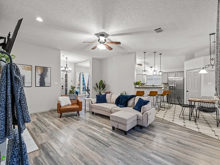 10313 Samantha Dr — Photo 1