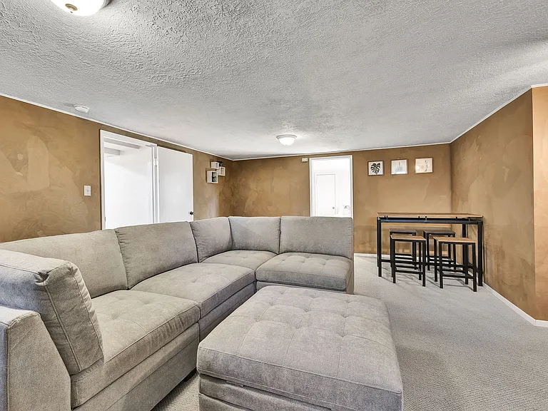 2306 W Madison Ave — Photo 32