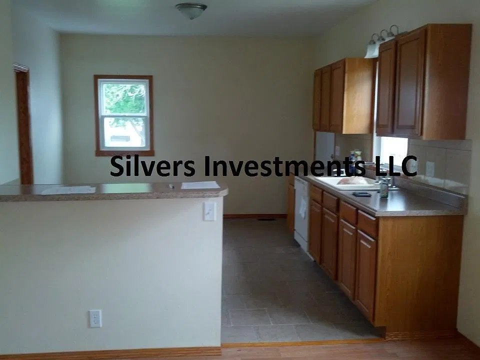 1542 S Ellis Street — Photo 3