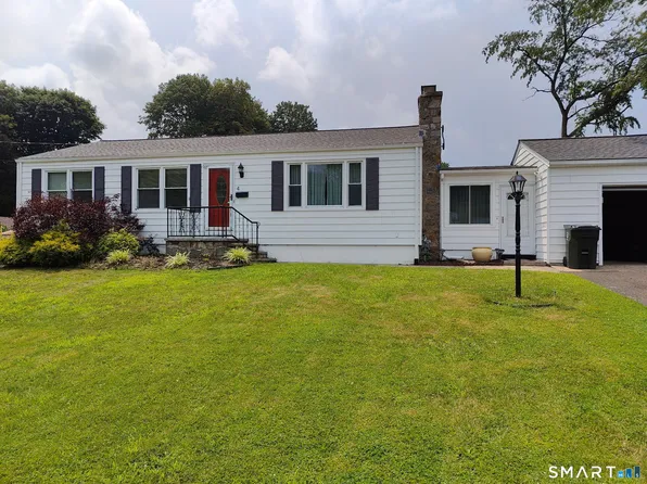 4 Ascolese Rd, Trumbull, CT 06611