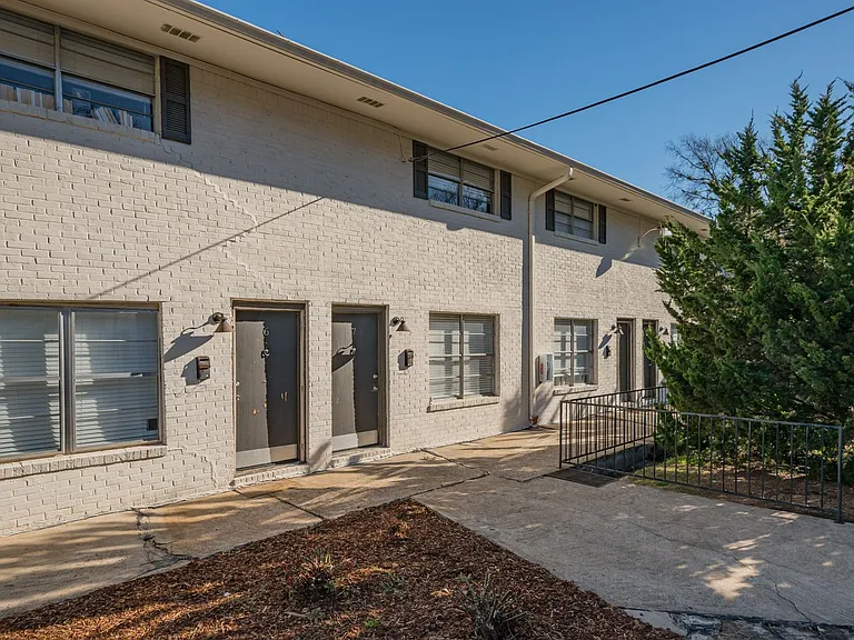 3200 Hillside Ave — Photo 43