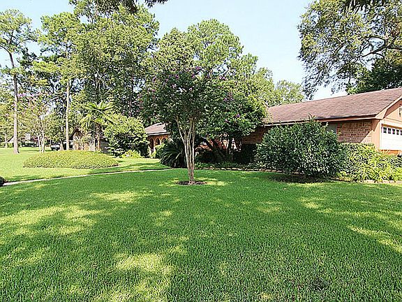 2nd image of 402 S Diamondhead Blvd