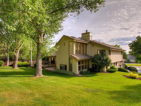 Serene location in the popular Landings community