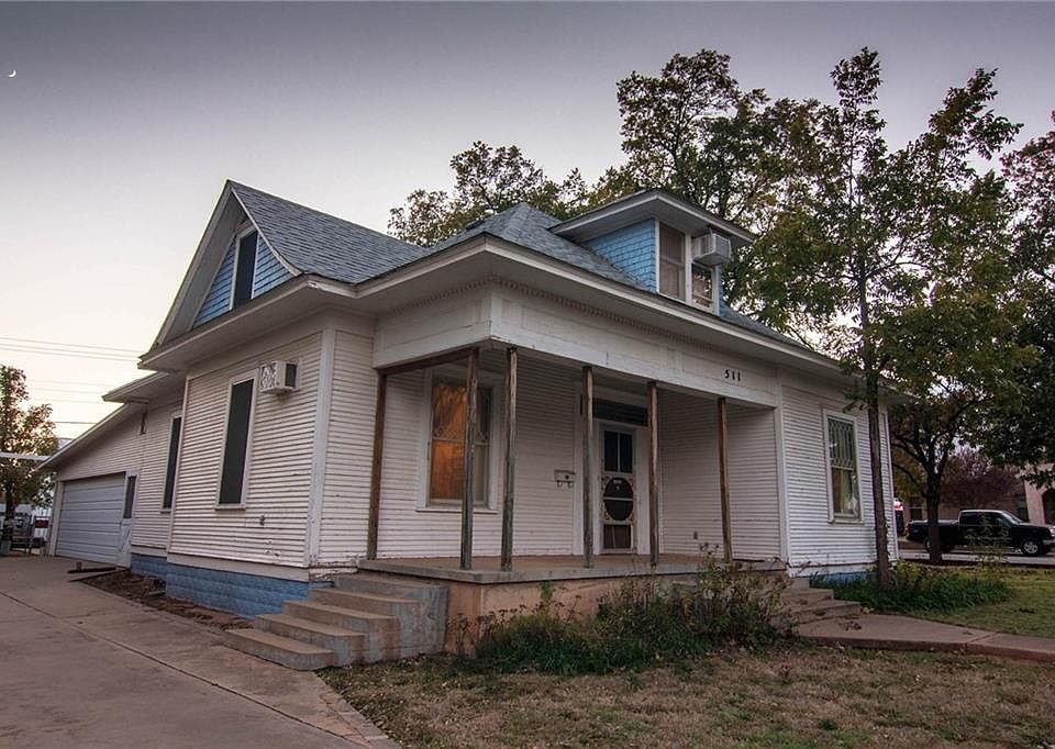 1st image of 511 Avenue G NW