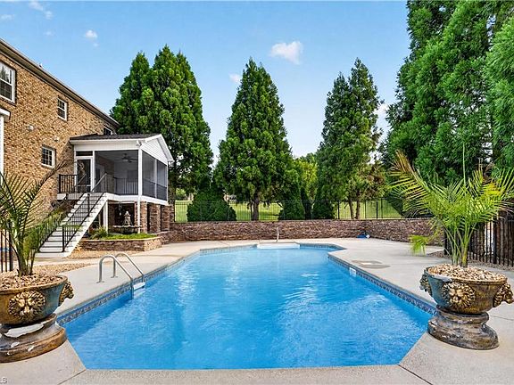 3rd image of 121 Reich Farm Ct