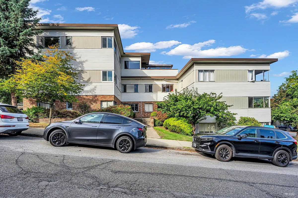Building Photo - 1615 Vine St #206