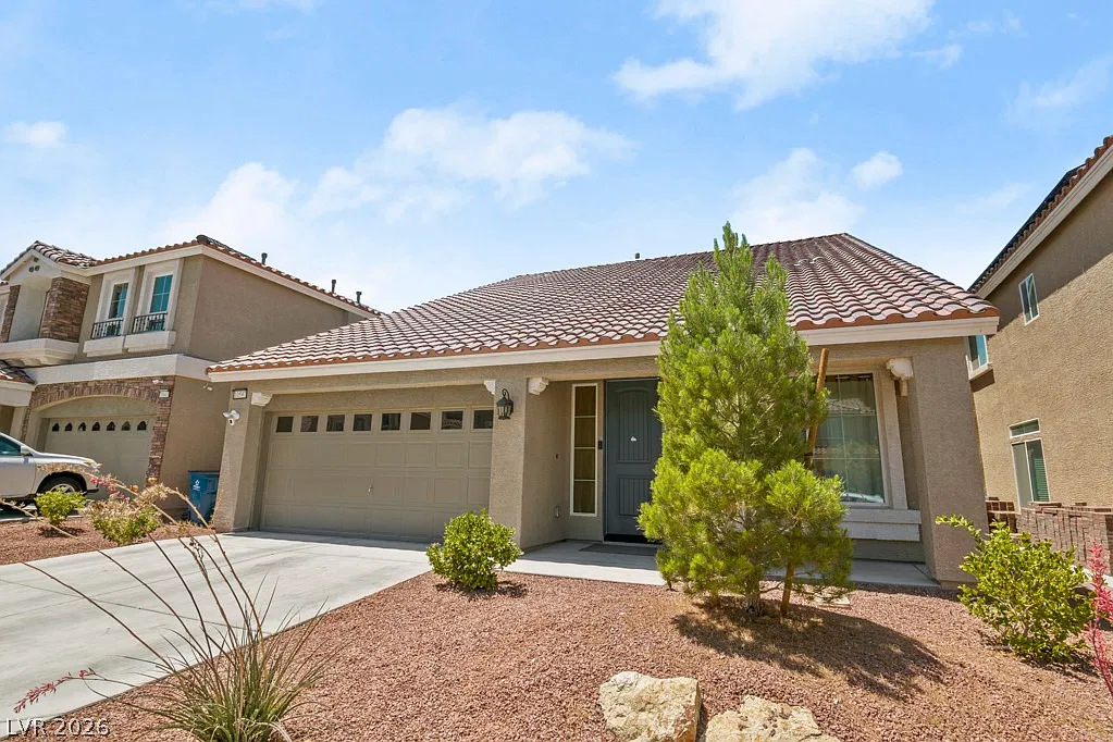 3 bed, 3.5 bath, 2655 sqft, $2,695 — Photo 2
