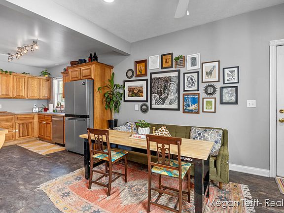 4th image of 1017 Lincoln Ave NW