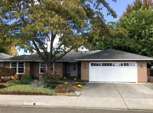 3243 Blackthorn Way, Medford, OR 97504