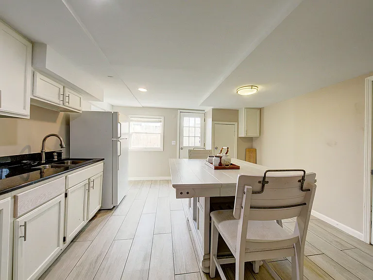 Rein Ave — Photo 14