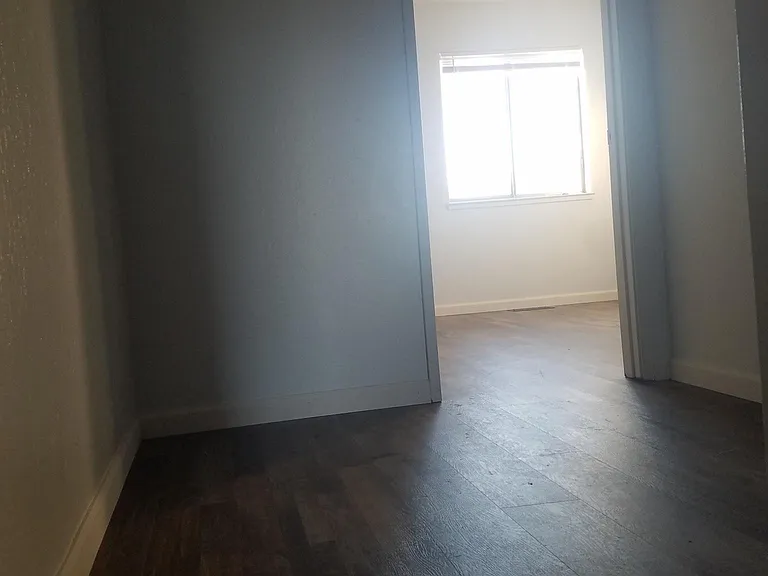 421 10th St — Photo 12