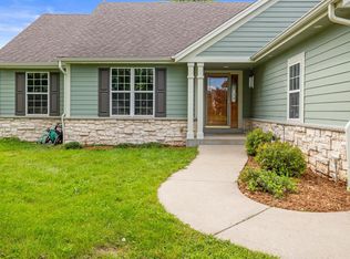 815 Sutton Dr, Eagle, WI 53119